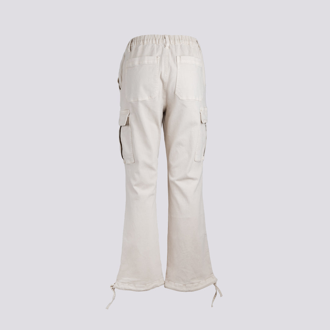 Pantalone cargo in cotone color burro con fondo ampio