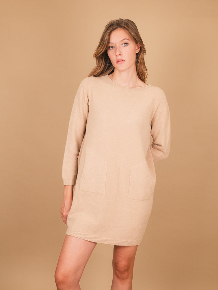 MAGLIA ABITO CON TASCHE E SCOLLO A BARCHETTA BEIGE - Abito - Andrea Morando Boutique - 